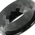 Une bague Phebus Ceranity en céramique