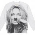 Kate Moss, à nouveau avec la moustache pour Eleven Paris