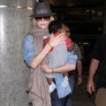 Charlize Theron et son fils Jackson à l’aéroport LAX