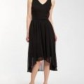 Robe noire évasée mi-longue avec jupe en voile et buste cintré