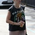 Led Zeppelin imprimé sur le tee-shirt de Scarlett Johansson