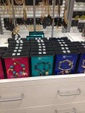 Les bracelets des soeurs Kardashian, dans les rayons de Sears !
