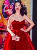 Des accessoires à 450 000 dollars sur tapis rouge, Katy Perry voit grand !