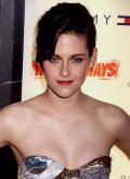 Kristen Stewart de Twilight joue les méchantes pour Flaunt