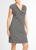 Robe rayée noire et blanche plisée