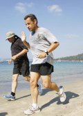 Sarkozy en short faisant un jogging