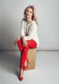 Kate Moss, simple et classe en look rouge et blanc Mango hiver 2012/13