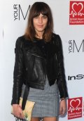 Alexa Chung : belle et rebelle à la soirée de la British Heart Fundation