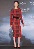 Kristen Stewart en rouge et noir à Berlin