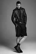 Le look total noir pour la collection Versace for H&M