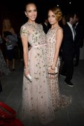 Jessica Alba et Nicole Richie, so glamourous en robes longues imprimées !