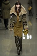 Blouson aviateur kaki Burberry Femme automne hiver 2010 2011