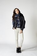 Jean blanc et blouson en cuir IKKS collection femme automne-hiver 2010-2011