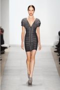 Robe en bandage a col en V grise et metallisée collection automne hiver 201 2011 Hervé Léger by Max Azria femme