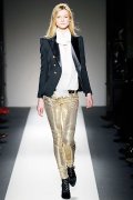 Veste spencer femme noire cintrée chemise col Lavallière pantalon slim doré collection mode femme automne hiver 2010 2011 Balmain