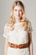Ceinture élastiquée avec fermeture en cuir surpiqué