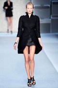 Manteau noir Karl Lagerfeld, collection printemps été 2010
