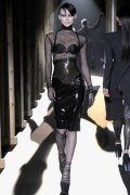 Cuir et transparence chez Thierry Mugler