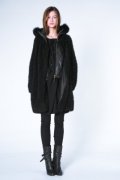 Manteau en maille, blouson sans manches et robe en crêpe Vanessa Bruno