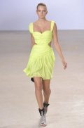 Robe jaune canaris décoletté carré Matthew Williamson Été 2010
