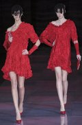 Robe rouge Carmin Giorgio Armani collection automne-hiver 2010-2011