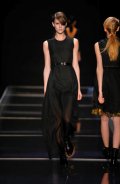 Longue robe noire sans manches Cacharel collection Automne Hiver 2010-2011