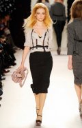 Jupe noire en tweed et blouse liberty mode hiver 2010 2011 Nina Ricci femme