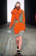 Manteau orange femme Yohji Yamamoto collection automne hiver 2010-2011