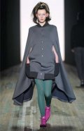 Manteau gris et grande cape Yohji Yamamoto collection automne hiver 2010-2011