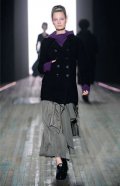 Manteau laine noir et jupe longue Yohji Yamamoto collection automne hiver 2010-2011