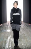Mini short gris et pull tricolore Yohji Yamamoto collection automne hiver 2010-2011