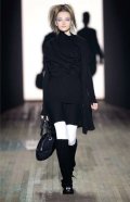sac à main noir et chaussettes hautes Yohji Yamamoto collection automne hiver 2010-2011