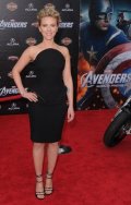 Scarlett Johansson radieuse à l’avant-première de « The Avengers »
