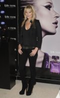 Kate Moss rebelle dans un look tout en noir