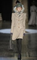 Manteau beige Vivienne Westwood à epaulettes hiver 2010 2011