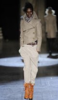 Veste beige Vivienne Westwood col oversized et bottines camel hiver 2010 2011 mode femme