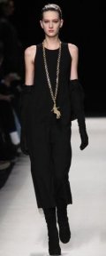Combinaison sans manches et longs gants noirs collection mode hiver 2011 Yves Saint Laurent