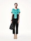 Pantalon longueur 7/8 noir et chemisier bleu et noir de la collection femme été 2011 H&M