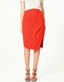 Jupe femme fatale rouge vif fendue sur le côté collection Zara femme mode été 2011