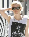 Agyness Deyn portant une paire de Wayfarer