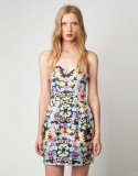 Robe bustier fleurie sur fond noir 