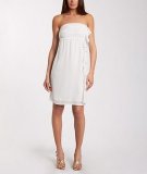 Robe bustier blanche à volants avec détails drapés