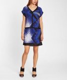 Robe imprimé graphique bleu avec un tracé en bandes noires Etam été 2012