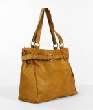 Sac à main camel porté une épaule avec lanière fermée en boucle