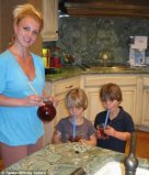 Britney Spears dans sa cuisine avec ses enfants