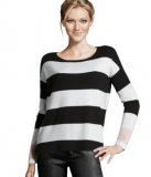 Maille fine et large encolure