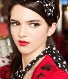 Un make-up des années 50 avec Kendrall Jenner