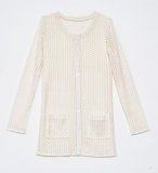 Un cardigan ivoire d’American Retro chez Monoprix