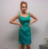 Lindsay Lohan dans une robe vert émeraude