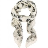 Le fameux foulard à tête de mort des stars